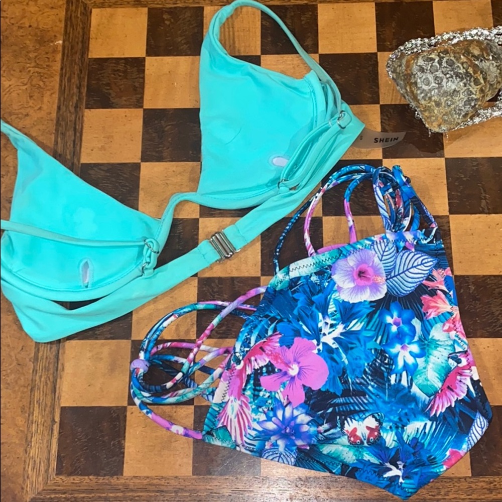 Bikini - Picture 3 of 4